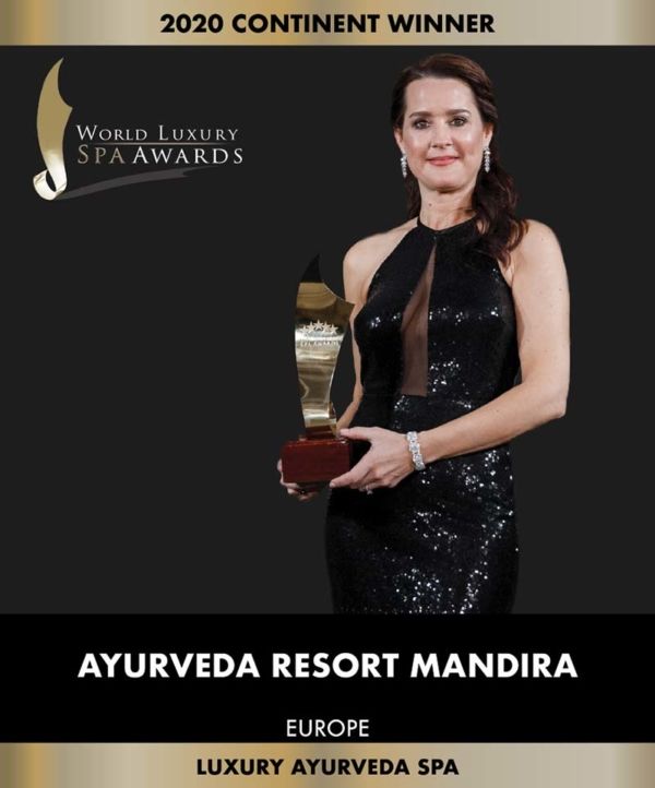 Ayurveda-Resort-Mandira-Continent-Spa-Winner-with-Trophy-600×722