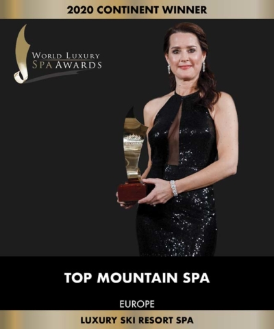 World-Luxury-Awards-TOP-Hotel-Hochgurgl-Continent-Spa-Winner-with-Trophy-400×481