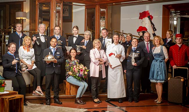 Dollenberg Schwarzwald Resort: ein ganzer Berg feiert Falstaff Gault&Millau Bester Service & Sommelier des Jahres 2023 Dollenberg Schwarzwald Resort 5-Sterne Superior